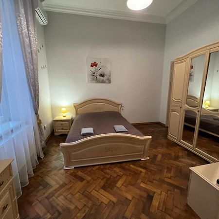 3 Rooms Apartments In The City Centr ลวีฟ ภายนอก รูปภาพ