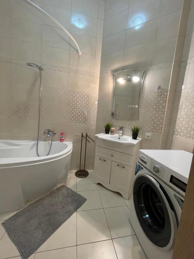 3 Rooms Apartments In The City Centr ลวีฟ ภายนอก รูปภาพ
