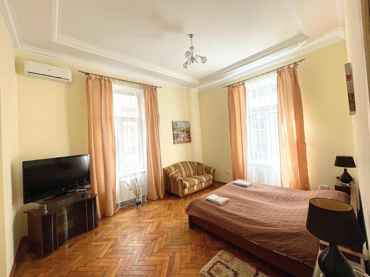 3 Rooms Apartments In The City Centr ลวีฟ ภายนอก รูปภาพ