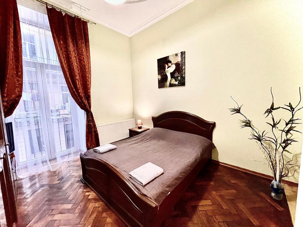 3 Rooms Apartments In The City Centr ลวีฟ ภายนอก รูปภาพ