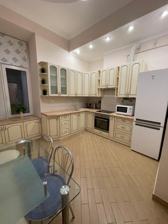 3 Rooms Apartments In The City Centr ลวีฟ ภายนอก รูปภาพ