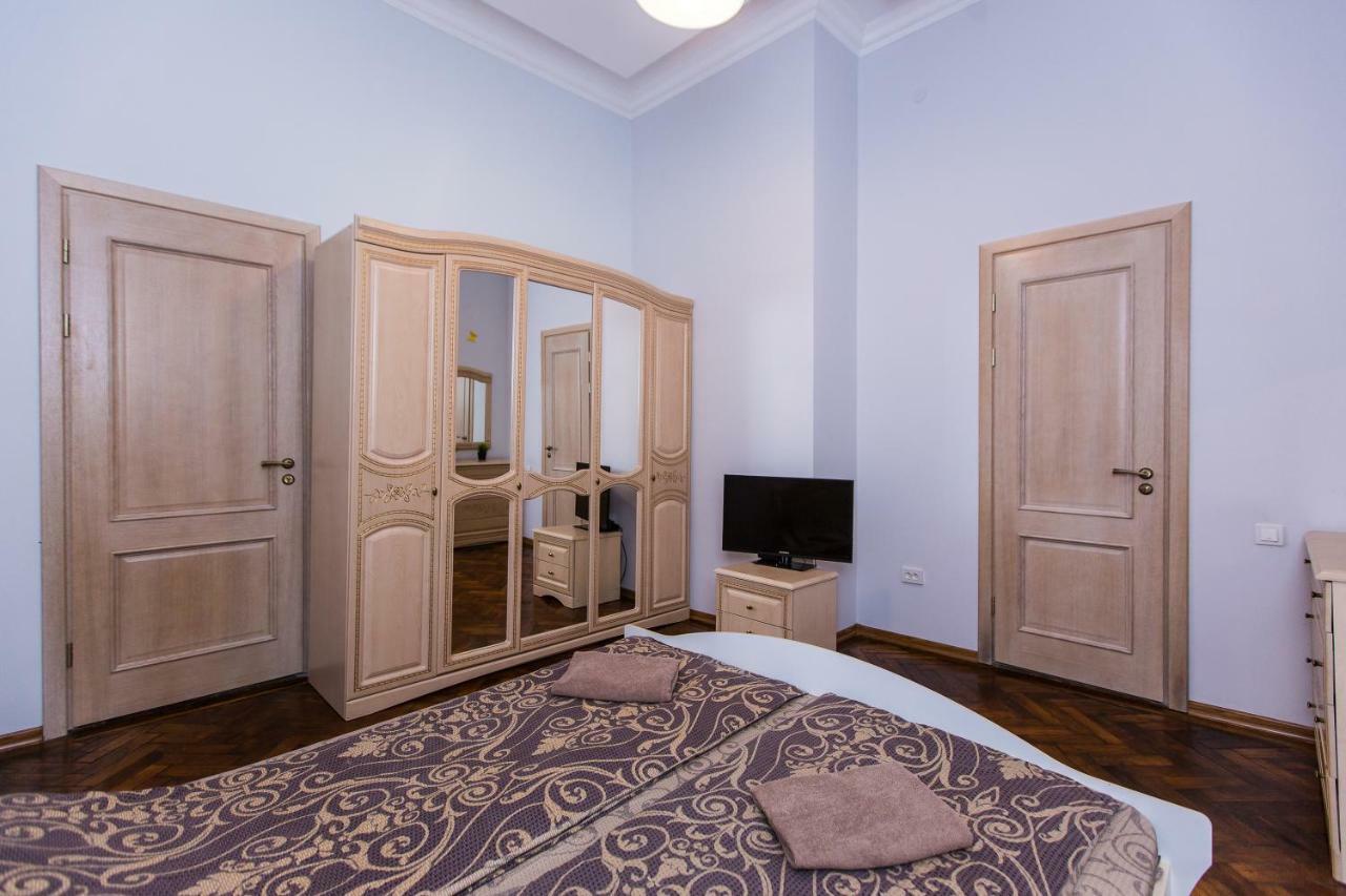 3 Rooms Apartments In The City Centr ลวีฟ ภายนอก รูปภาพ
