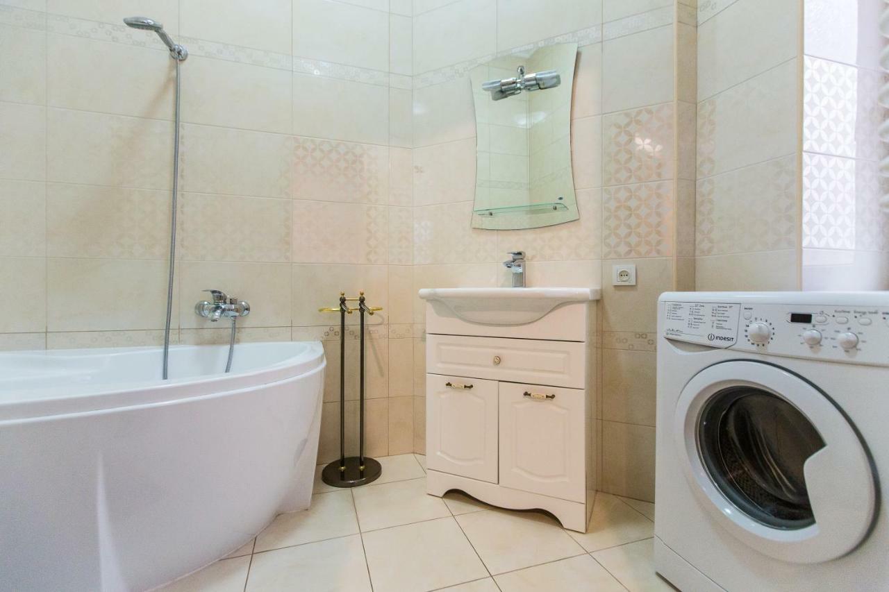 3 Rooms Apartments In The City Centr ลวีฟ ภายนอก รูปภาพ
