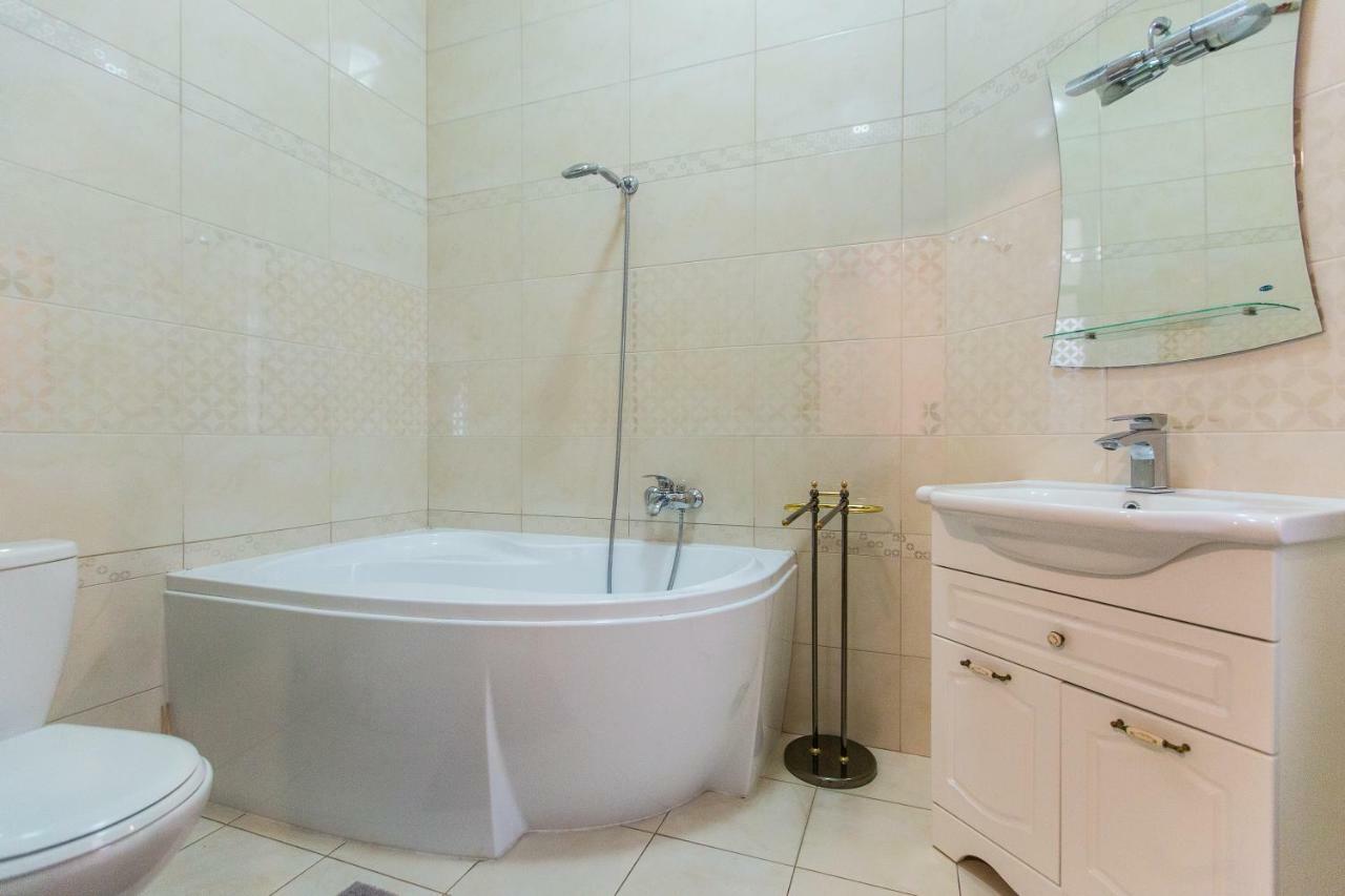 3 Rooms Apartments In The City Centr ลวีฟ ภายนอก รูปภาพ